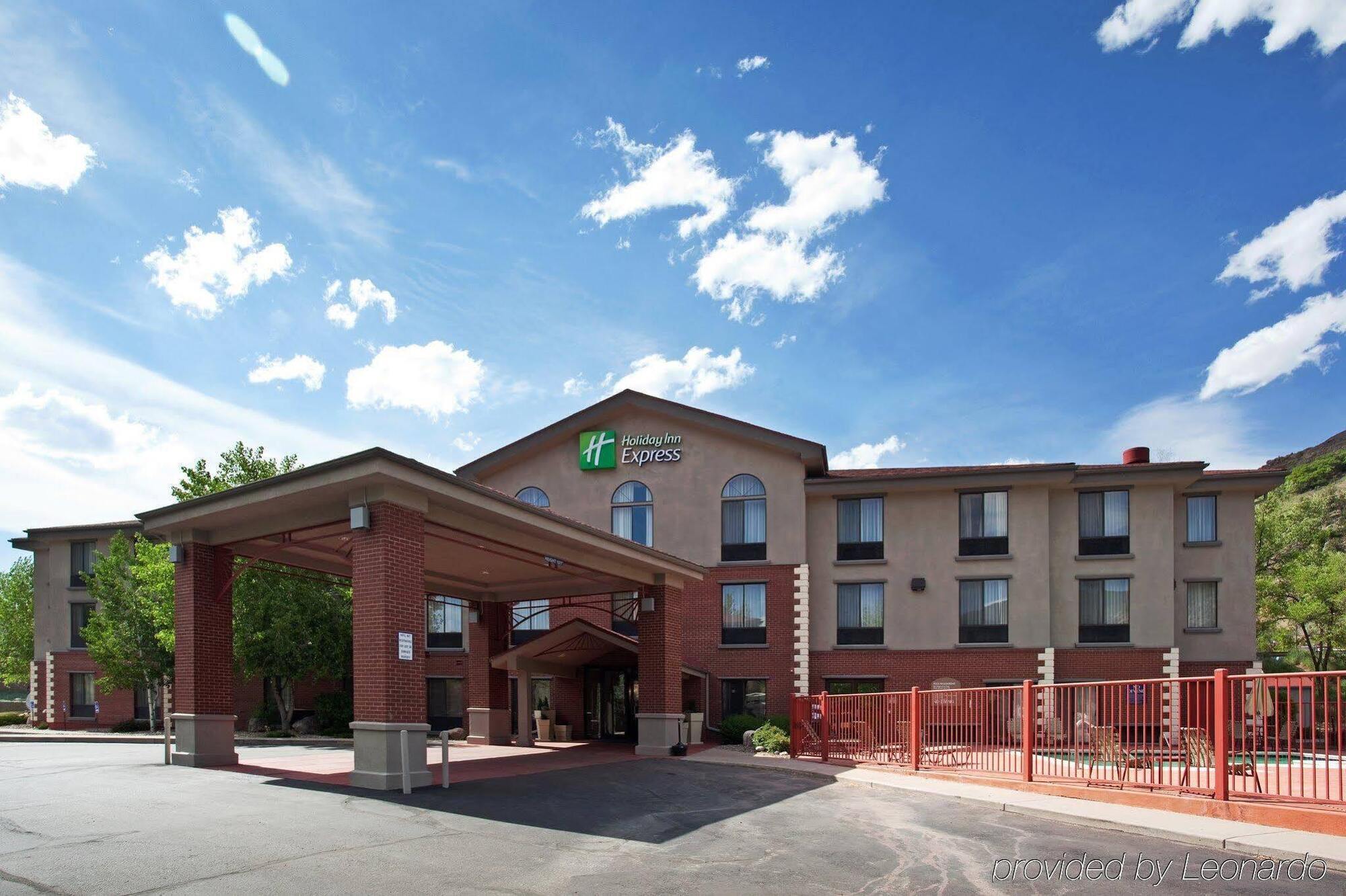 Holiday Inn Express Glenwood Springs Aspen Area By Ihg Exterior photo